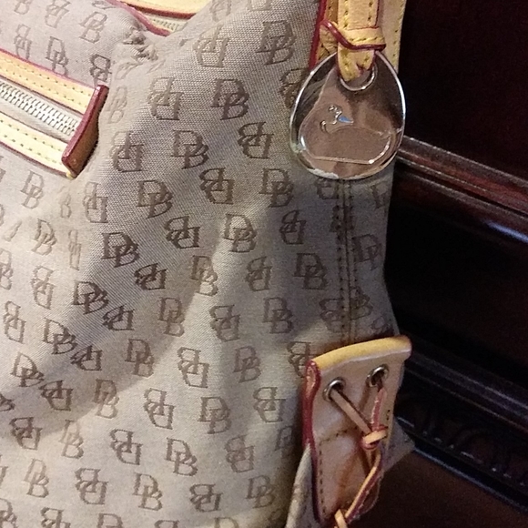 Dooney & Bourke Bag w accessories bag & key fob - Picture 2 of 4